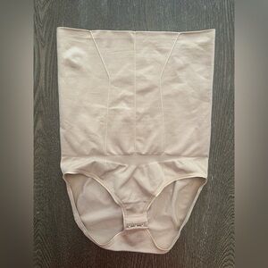 NWOT RED HOT BY SPANX NUDE SHAPEWEAR WITH CLASP IN CROTCH - Size Medium SKU:231